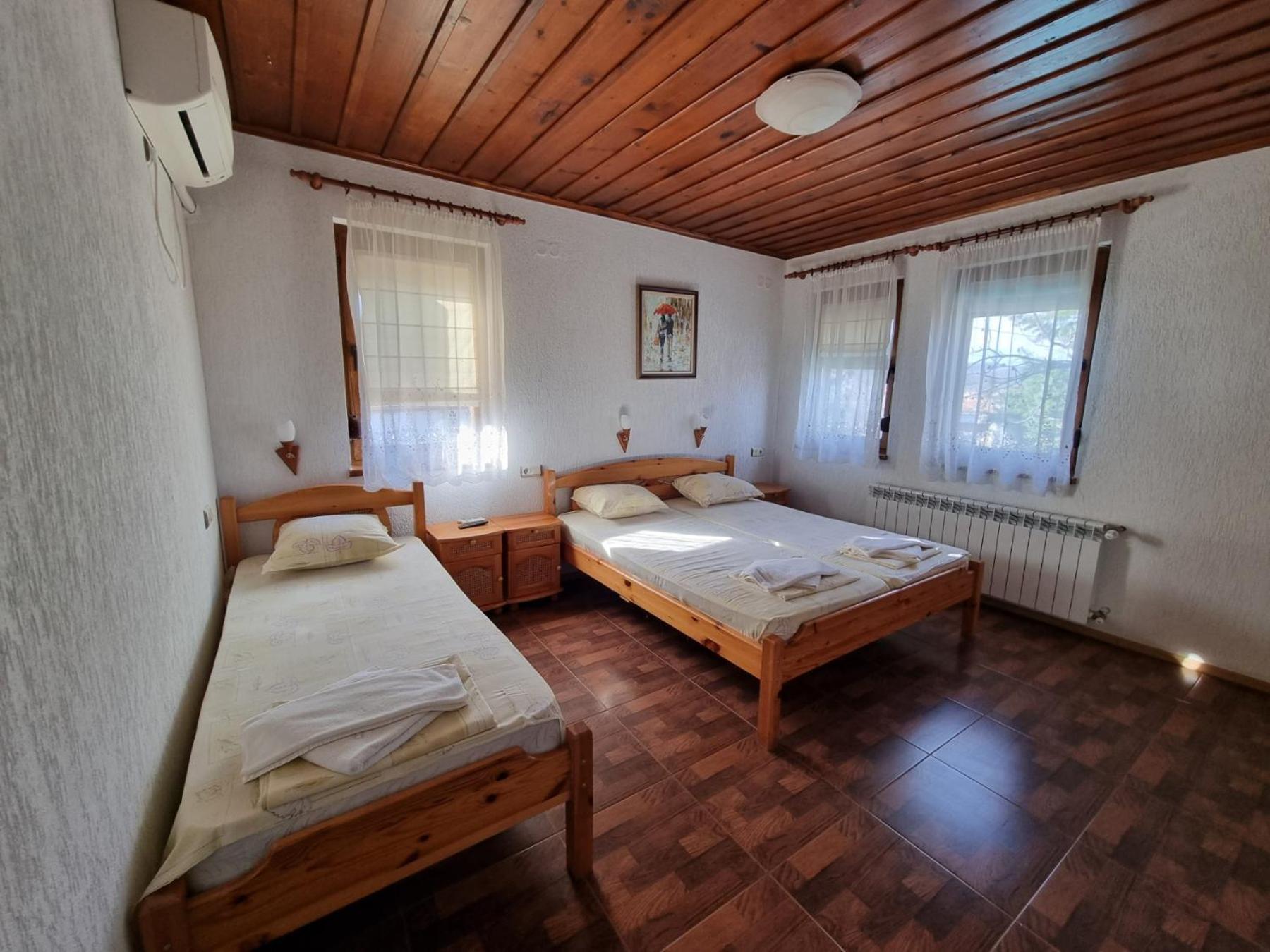 Къща За Гости Билдникс Malko Turnovo Exterior photo